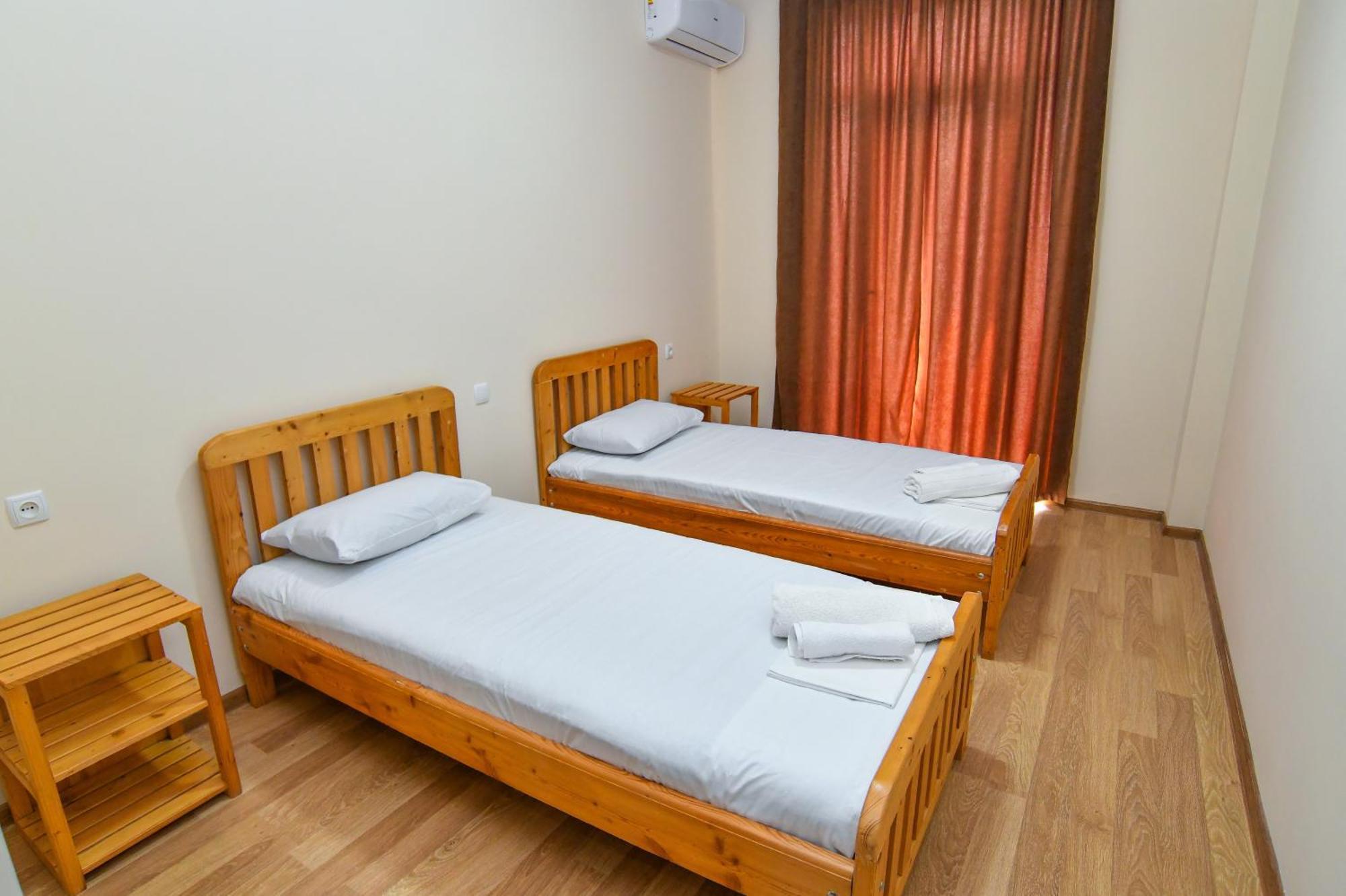 Just Inn Kutaisi Ngoại thất bức ảnh