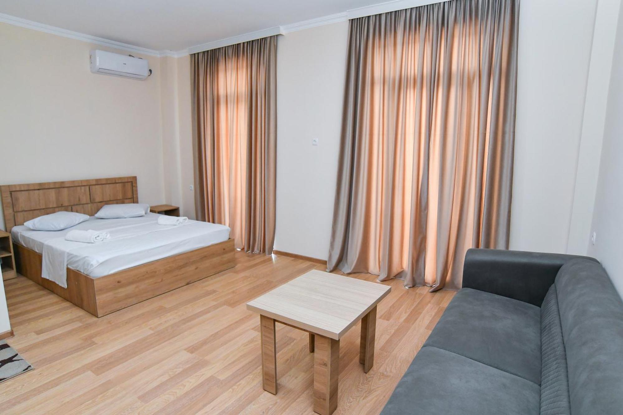 Just Inn Kutaisi Ngoại thất bức ảnh