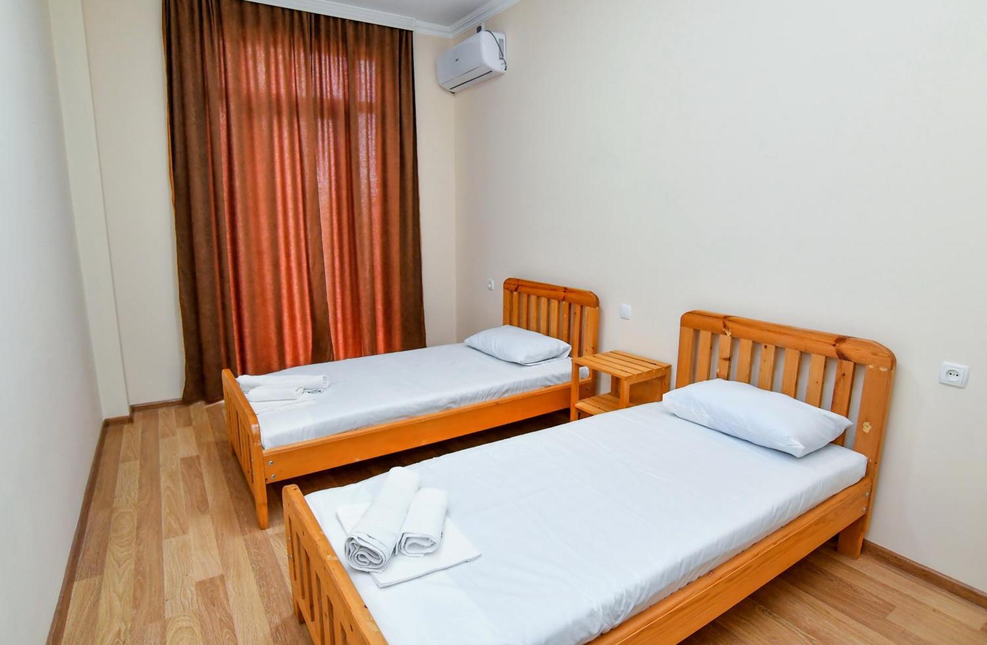 Just Inn Kutaisi Ngoại thất bức ảnh