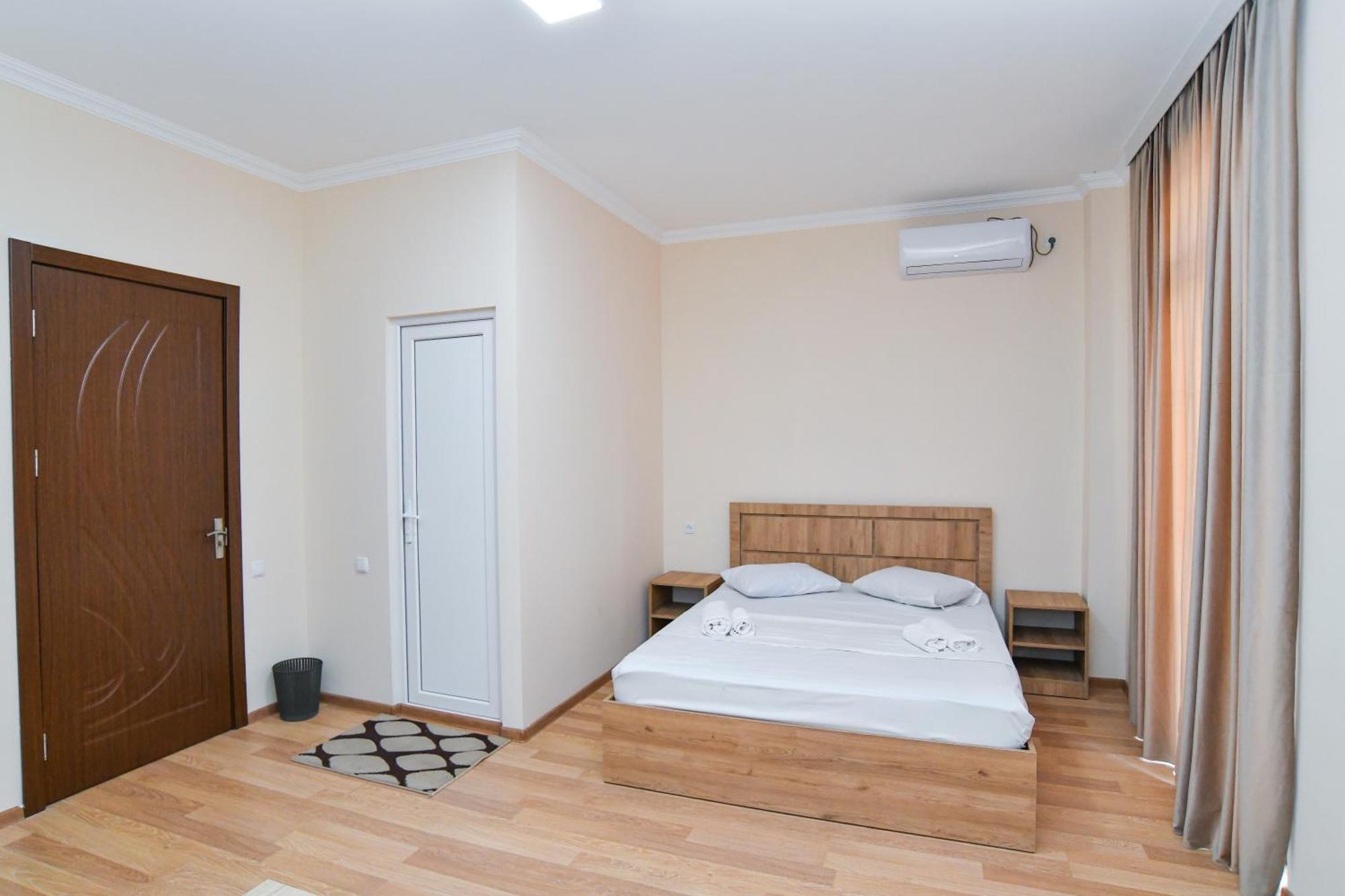 Just Inn Kutaisi Ngoại thất bức ảnh