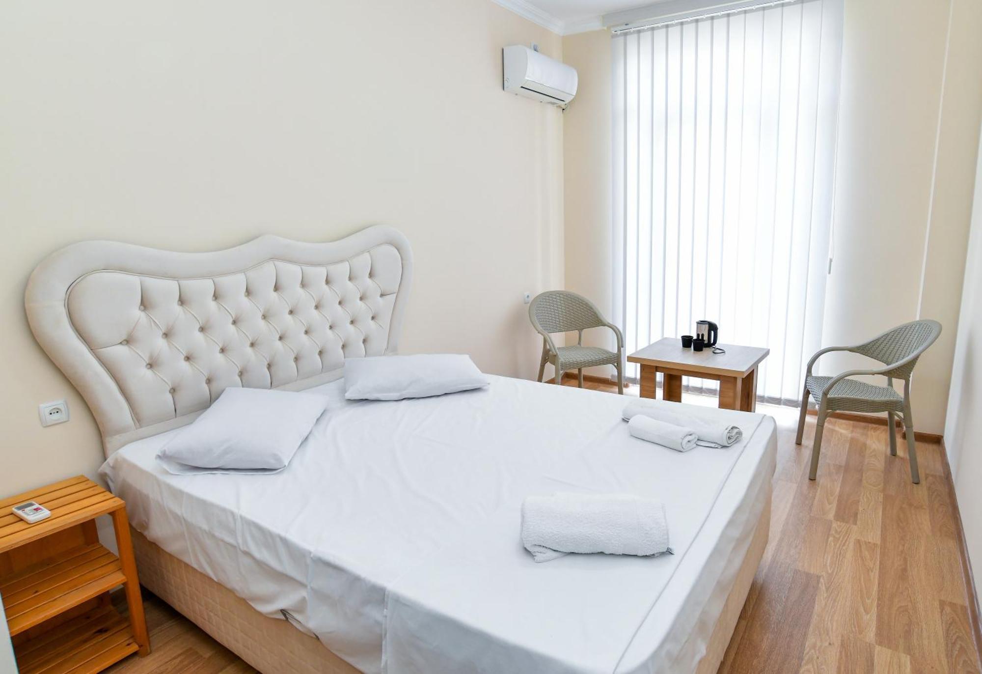 Just Inn Kutaisi Ngoại thất bức ảnh