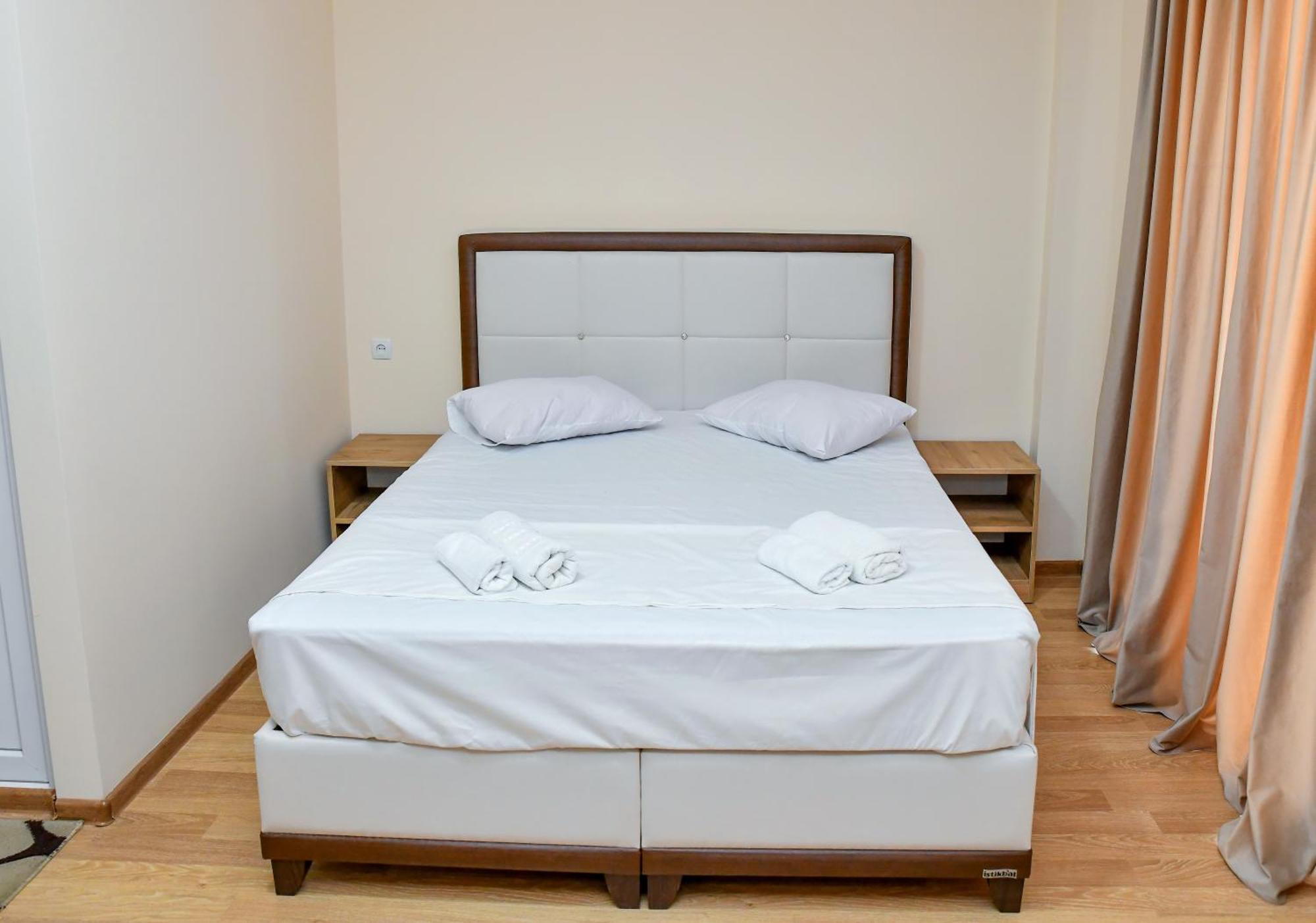 Just Inn Kutaisi Ngoại thất bức ảnh
