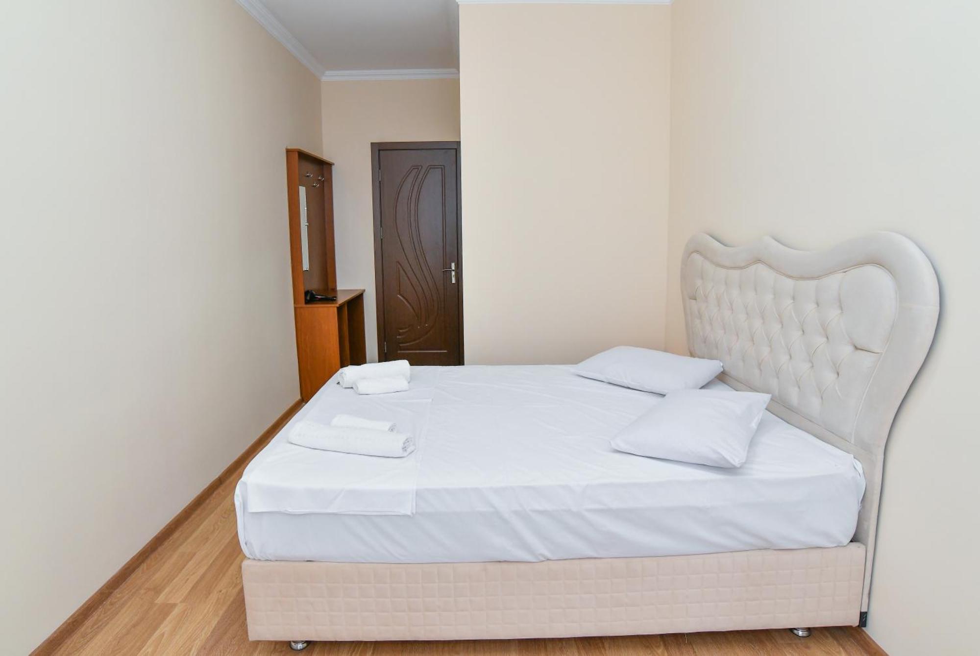 Just Inn Kutaisi Ngoại thất bức ảnh