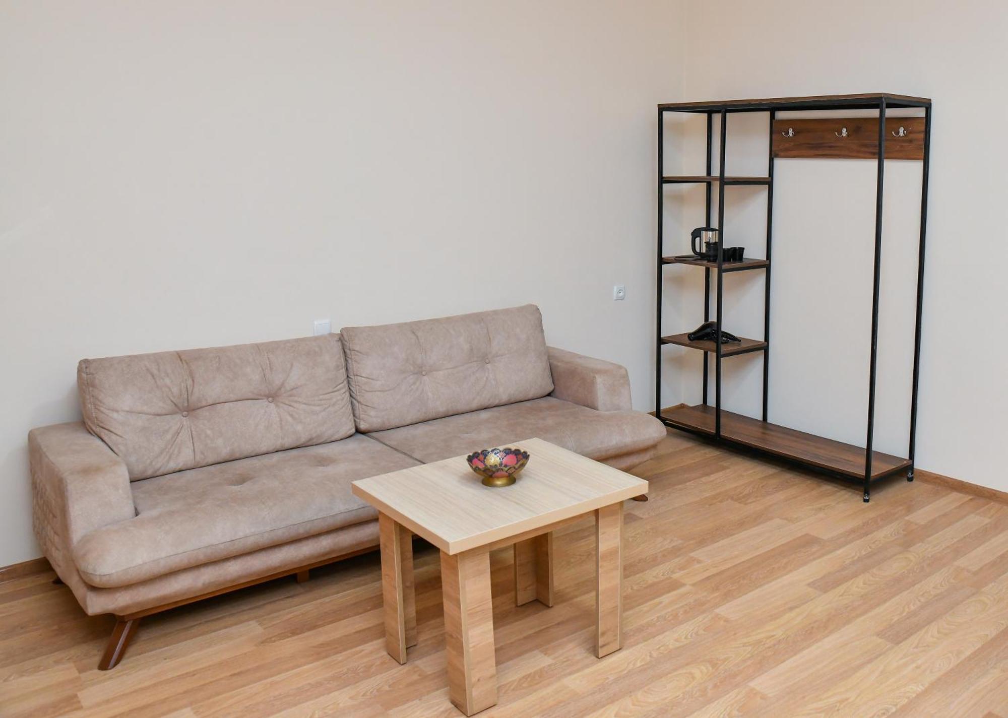 Just Inn Kutaisi Ngoại thất bức ảnh