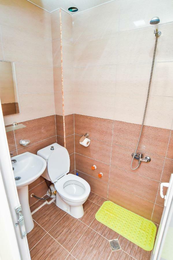 Just Inn Kutaisi Ngoại thất bức ảnh